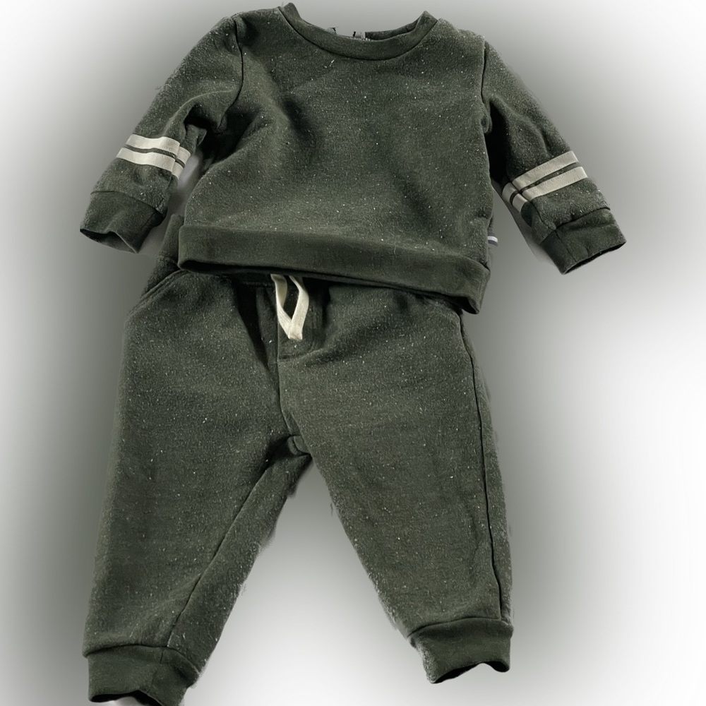 Splendid Two Piece Hoodie + Joggers Set 3-6 Months Green with White Specks